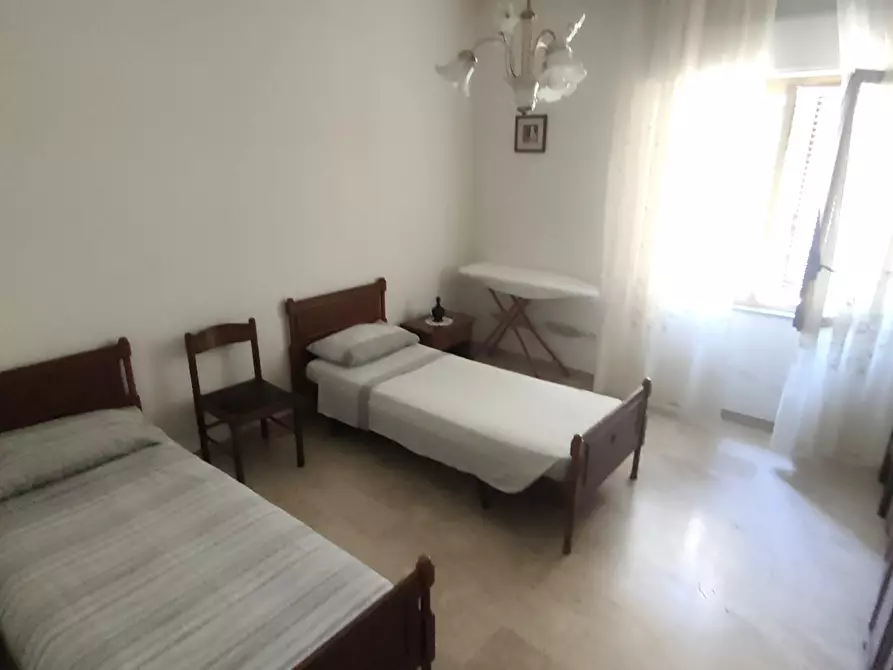 Immagine 5 di Trilocale in affitto  a Bova Marina