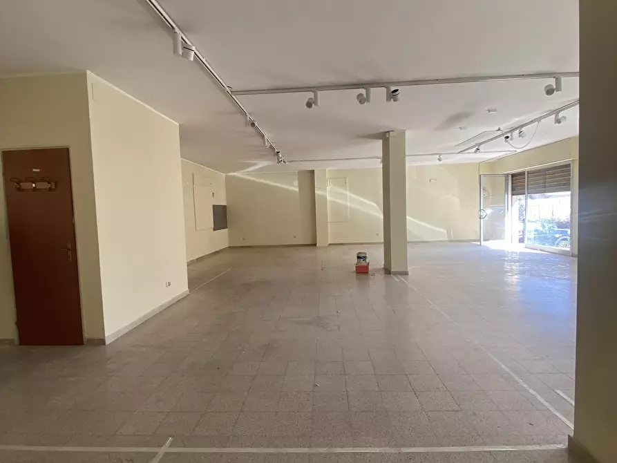 Immagine 4 di Locale commerciale in affitto  in Via Sbarre Superiori 58 a Reggio Di Calabria