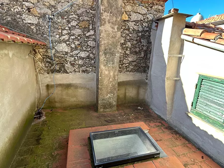 Immagine 14 di Pentalocale in vendita  in Piazza XIII Dicembre 6 a Ameglia