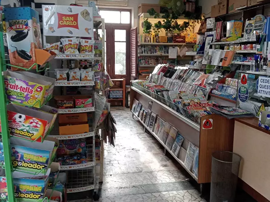 Immagine 5 di Tabaccheria in vendita  a Ameglia