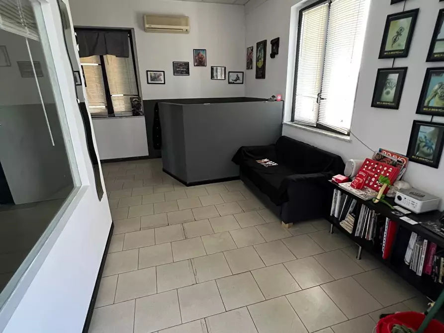 Immagine 10 di Ufficio in vendita  a Sarzana