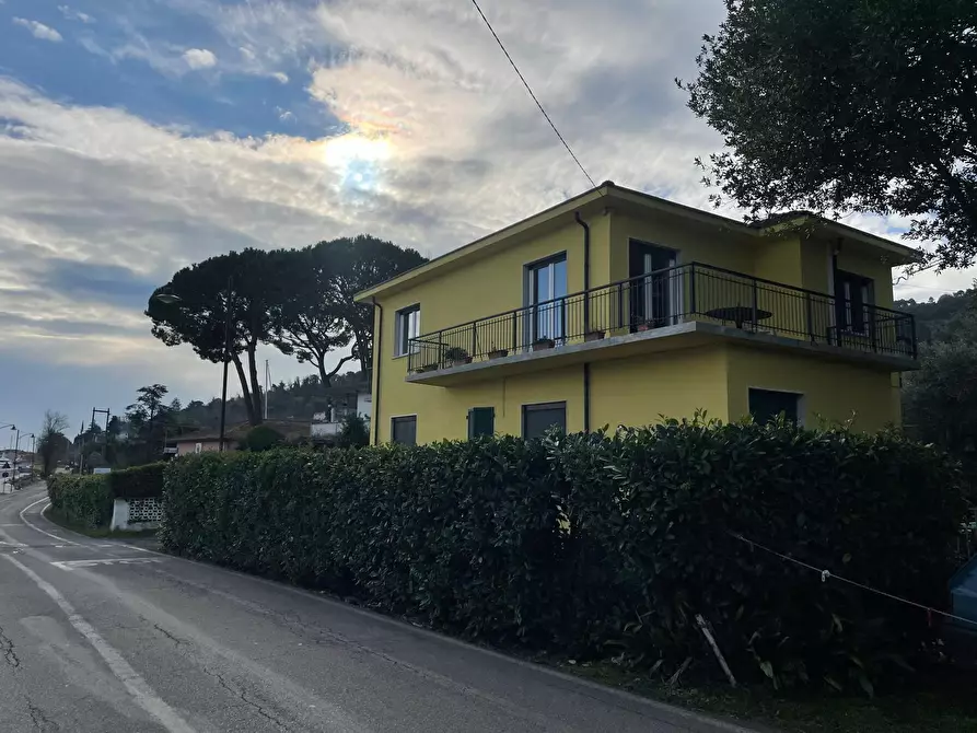 Immagine 4 di Casa indipendente in vendita  a Ameglia