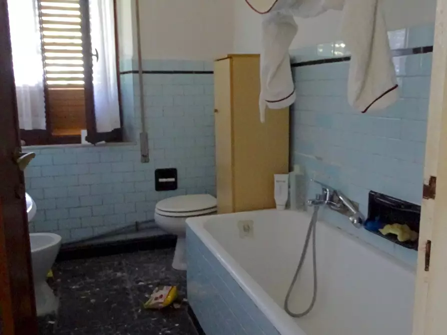 Immagine 10 di Quadrilocale in vendita  a Ameglia