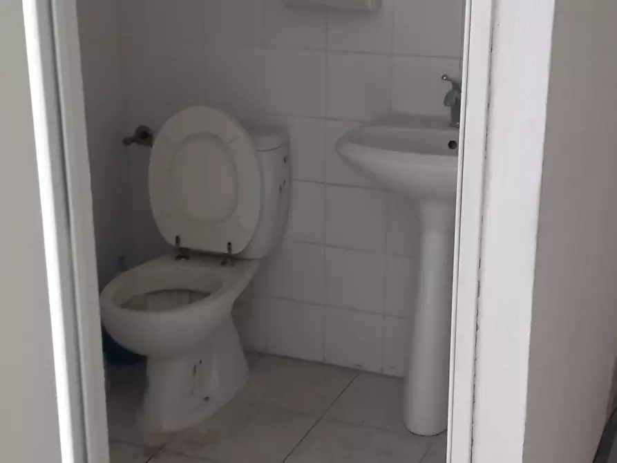 Immagine 14 di Ufficio in affitto  in Strada Statale 1 a Sarzana