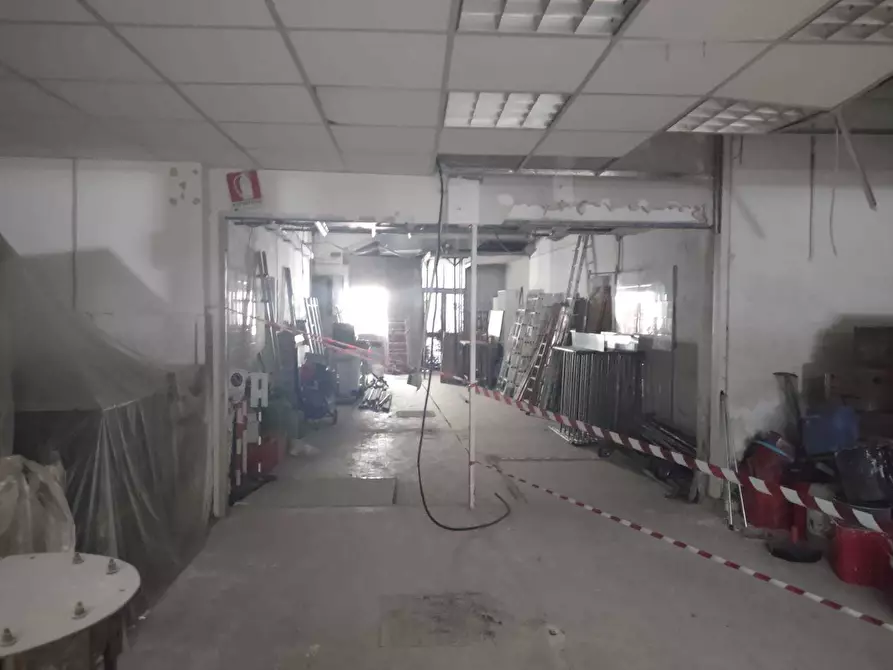 Immagine 20 di Magazzino in affitto  a Jesi