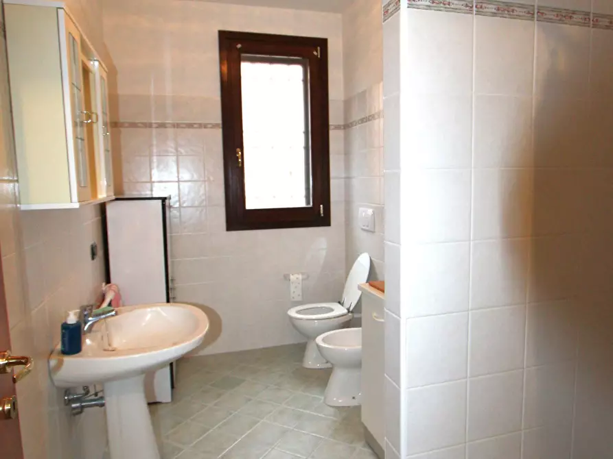 Immagine 10 di Appartamento in vendita  in Via Campanino a Valsamoggia