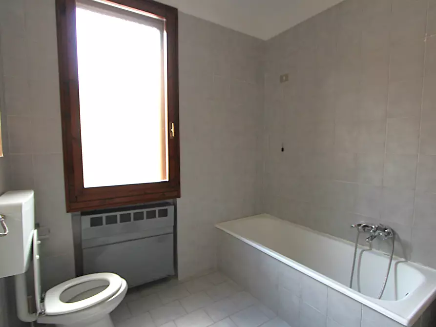 Immagine 15 di Appartamento in vendita  in Via A. Zanasi a Valsamoggia