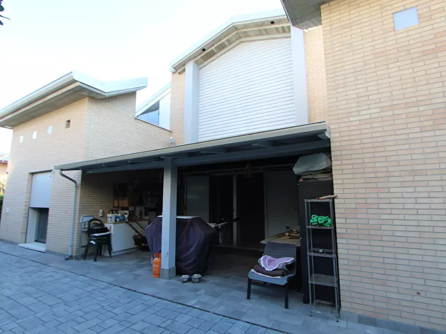 Immagine 2 di Villa in vendita  in Via Enzo Biagi a Valsamoggia