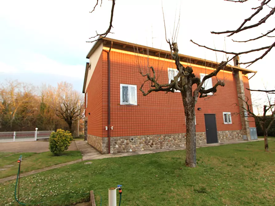 Immagine 2 di Casa indipendente in vendita  in Via Tombetto 18-22 a Valsamoggia