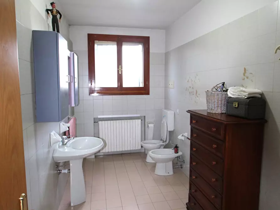 Immagine 10 di Villa in vendita  in Via dell'Artigiano 1 a Valsamoggia