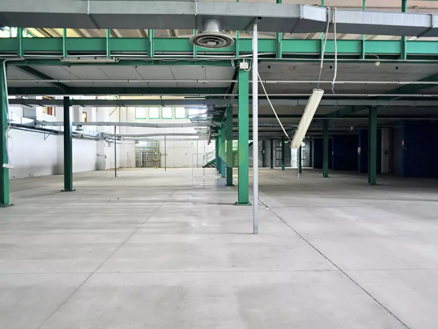 Immagine 10 di Attività artigianale in vendita  in Via della Padula 11 a Livorno