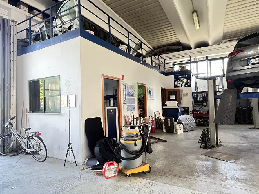 Immagine 9 di Attività artigianale in affitto  in Via dei Materassai 11 a Livorno