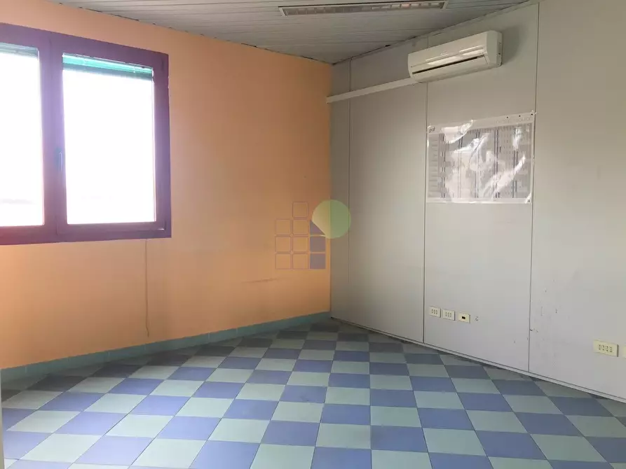 Immagine 15 di Ufficio in vendita  in Via delle Cateratte 11 a Livorno