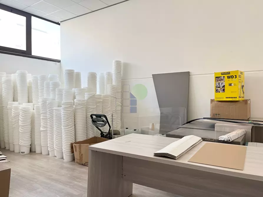 Immagine 24 di Attività artigianale in affitto  in Via dell' Artigianato 45 a Livorno