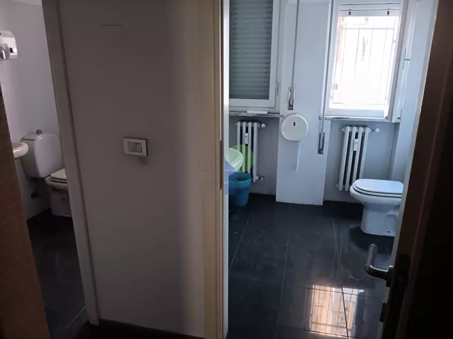 Immagine 15 di Ufficio in vendita  in Piazza Cavour 21 a Livorno