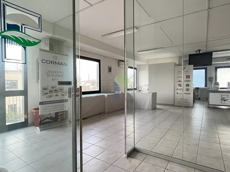 Immagine 8 di Attività artigianale in affitto  in Via Provinciale Pisana 111 a Livorno