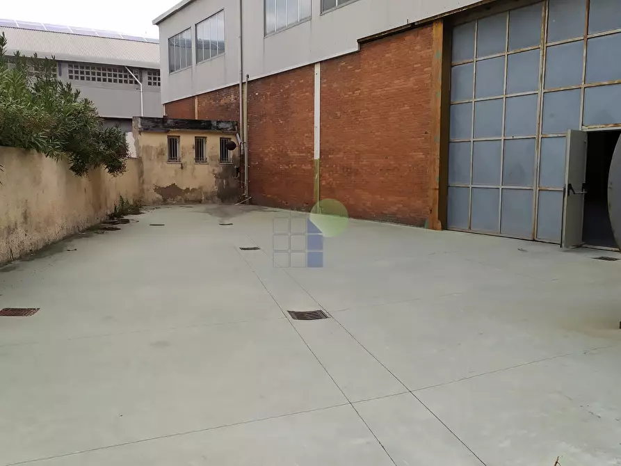 Immagine 17 di Attività artigianale in affitto  in Via Del Marzocco 40 a Livorno