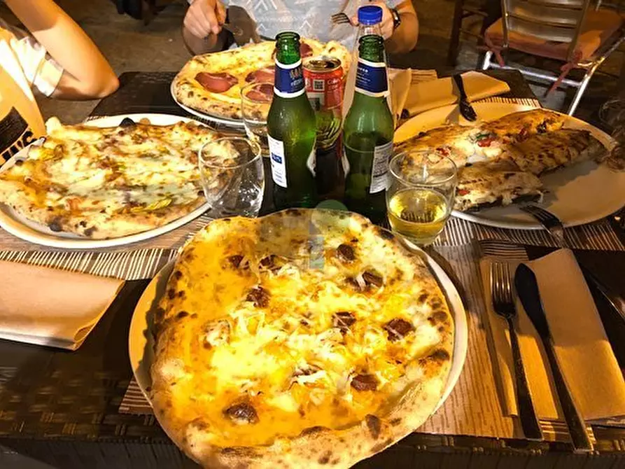 Immagine 1 di Pizzeria / Pub in vendita  in Piazza Mazzini a Livorno