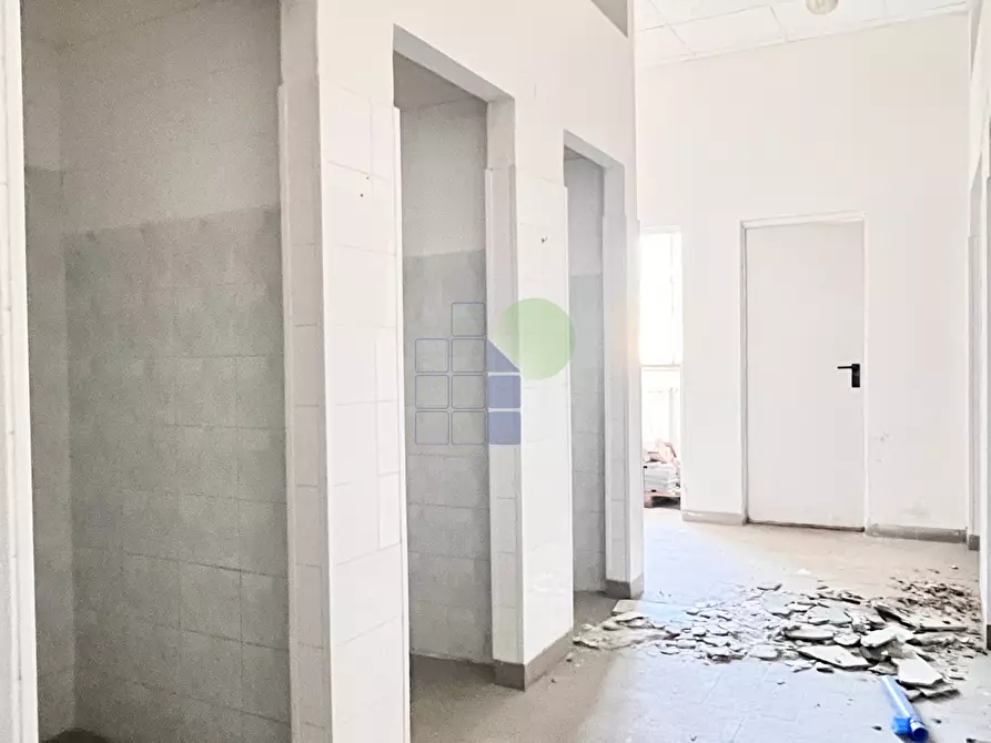 Immagine 11 di Attività artigianale in vendita  in Via Grotta delle Fate 89 a Livorno