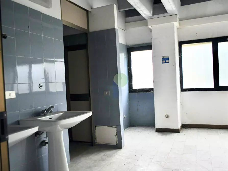 Immagine 23 di Attività artigianale in vendita  in Via della Padula 11 a Livorno