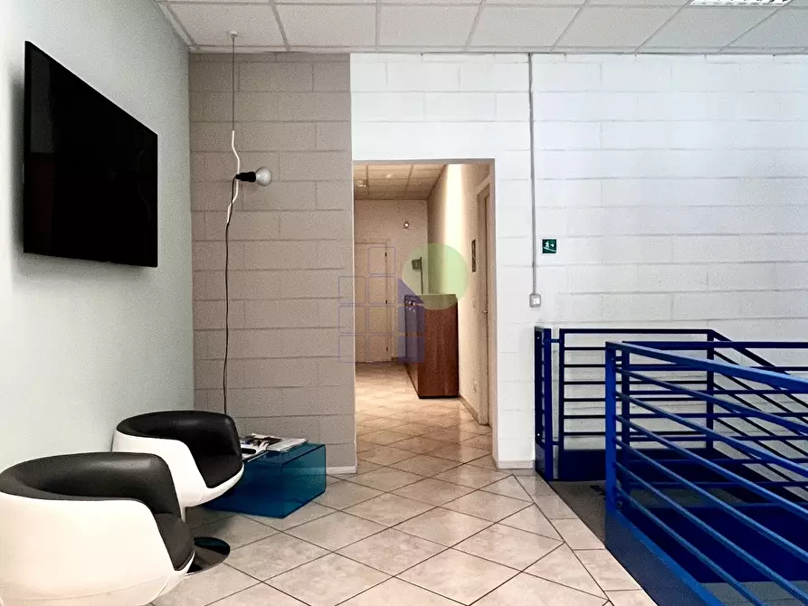 Immagine 5 di Attività artigianale in affitto  in Via  Cimarosa 55 a Livorno