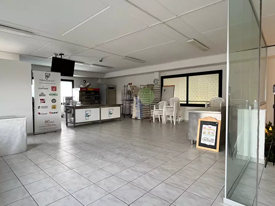 Immagine 9 di Attività artigianale in affitto  in Via Provinciale Pisana 111 a Livorno