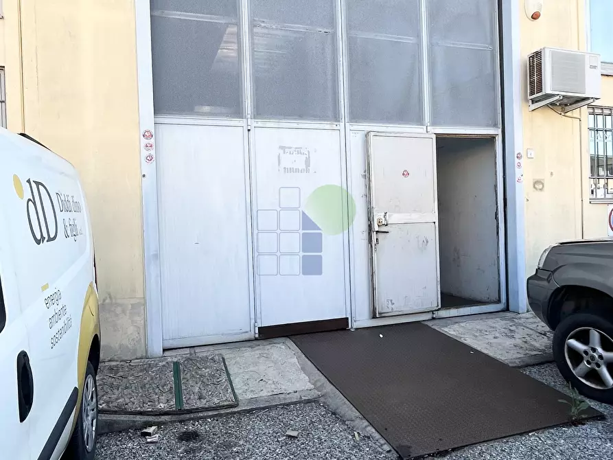 Immagine 9 di Capannone industriale in affitto  in Via Razzaguta 32 a Livorno