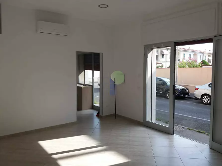 Immagine 1 di Locale commerciale in vendita  in Via Toscana 34 a Livorno
