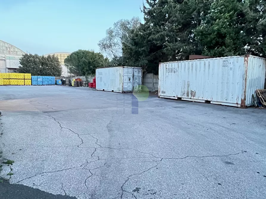 Immagine 8 di Locale commerciale in affitto  in Via delle Macchie 4 a Livorno