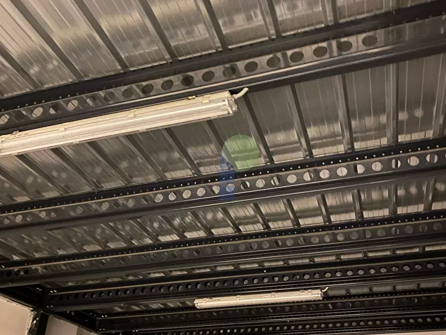 Immagine 5 di Magazzino in affitto  in Via Pian di Rota 22 a Livorno