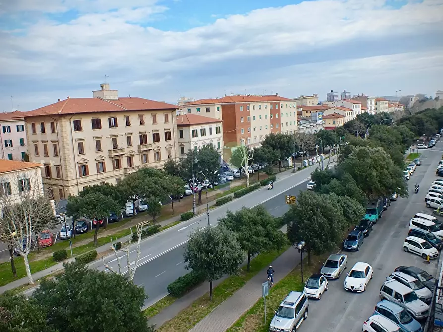 Immagine 1 di Pentalocale in vendita  in Viale Carducci 182 a Livorno