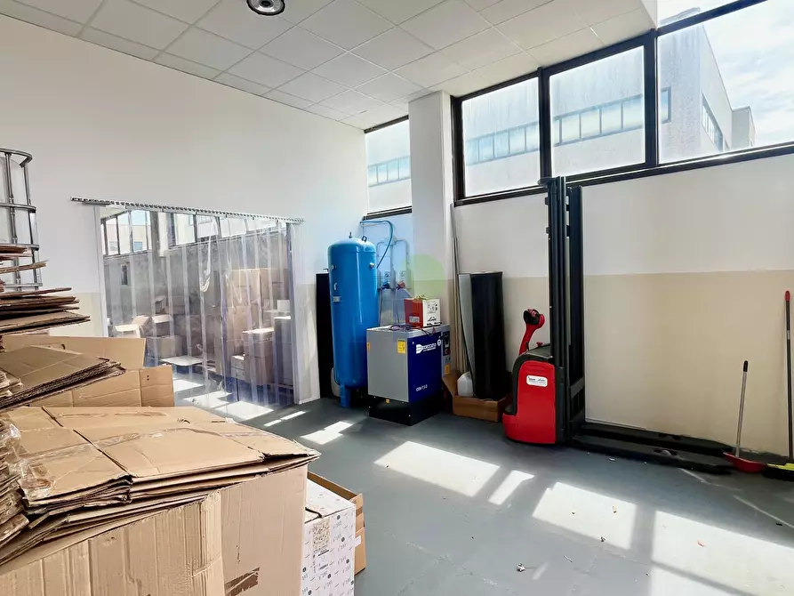 Immagine 16 di Attività artigianale in affitto  in Via dell' Artigianato 45 a Livorno