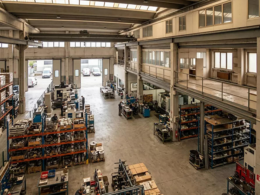 Immagine 4 di Capannone industriale in vendita  a Sarzana