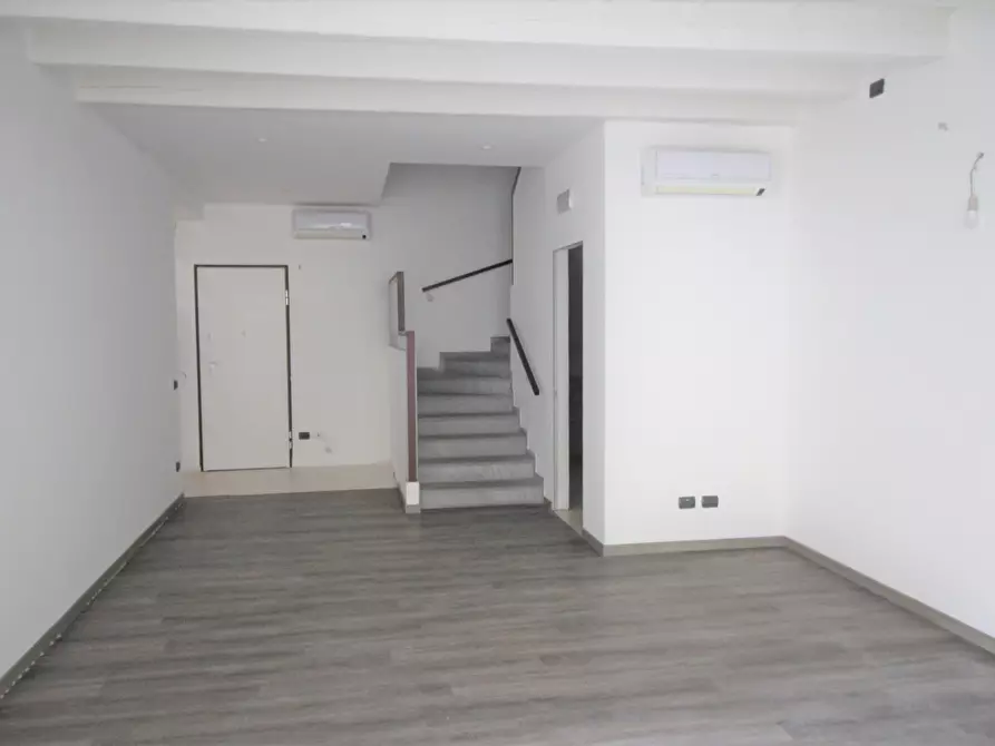 Immagine 2 di Capannone industriale in affitto  in Viale Marconi 1 a Arona