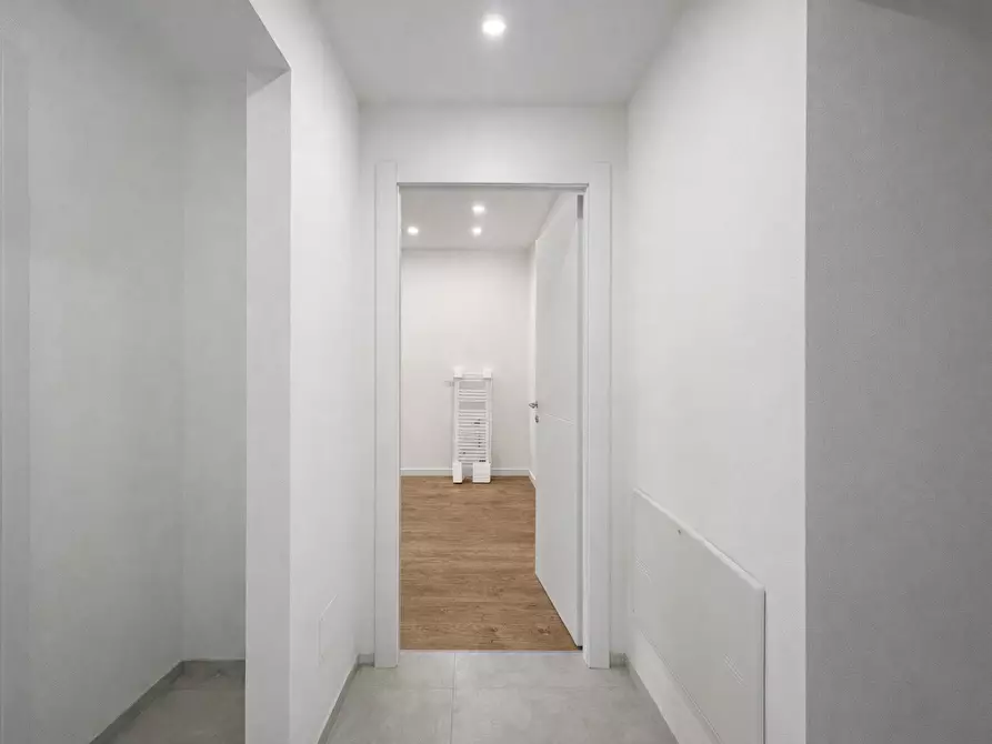 Immagine 8 di Quadrilocale in vendita  in Corso Liberazione 1 a Arona