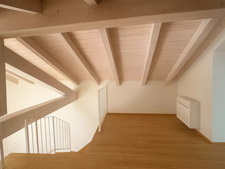 Immagine 14 di Quadrilocale in vendita  in Via Mazzini 1 a Meina