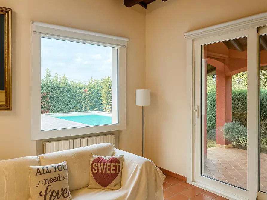 Immagine 9 di Villa in vendita  in Via Madonna della Motta 1 a Dormelletto