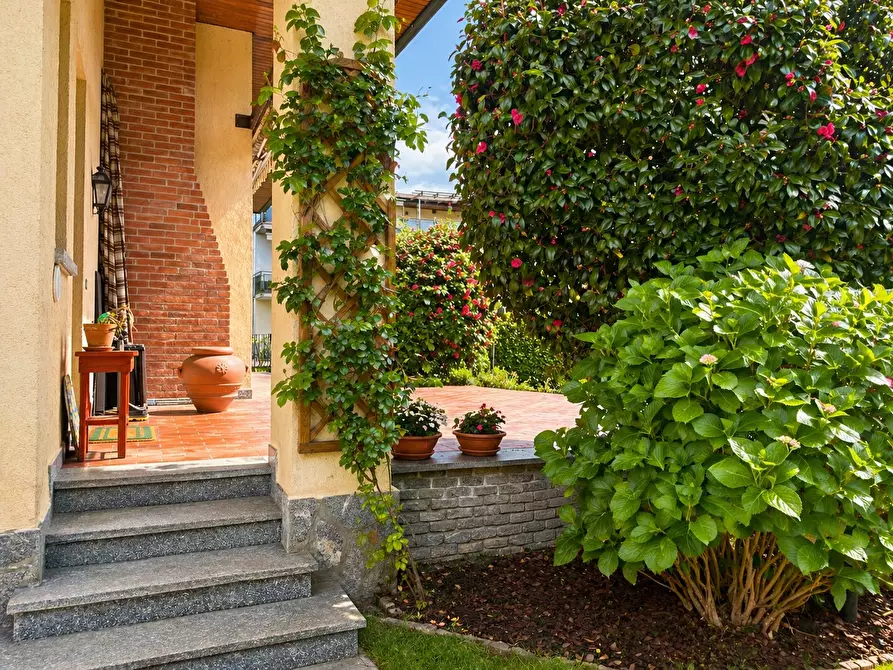 Immagine 27 di Villa in vendita  in Via Varallo Pombia 2 a Castelletto Sopra Ticino