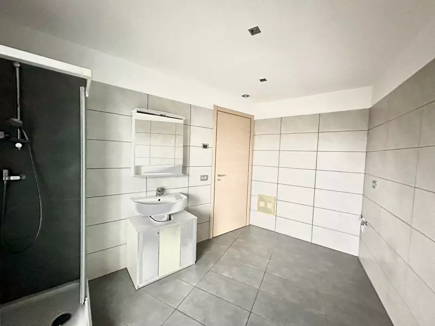 Immagine 10 di Bilocale in vendita  in Via G. Matteotti 1 a Borgomanero