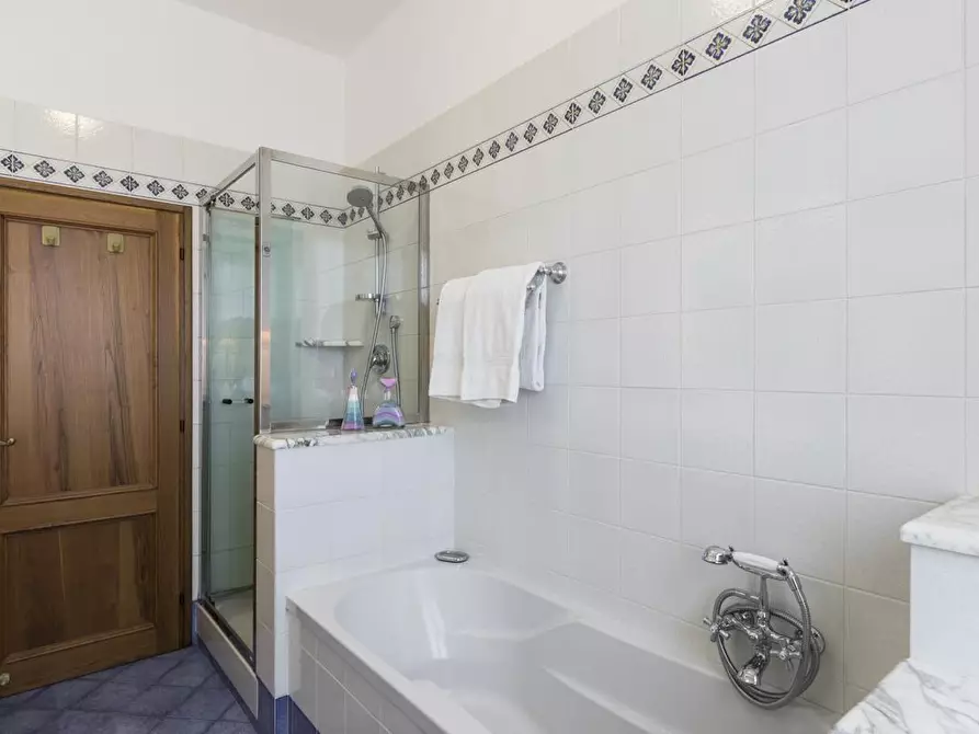 Immagine 49 di Villa in vendita  in via tortori a Montespertoli