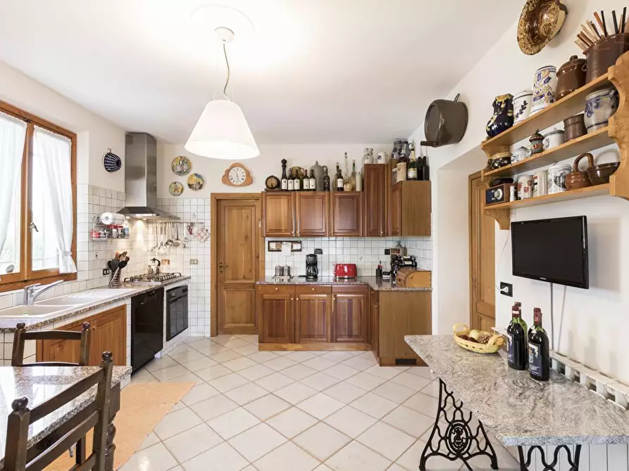 Immagine 28 di Villa in vendita  in via tortori a Montespertoli