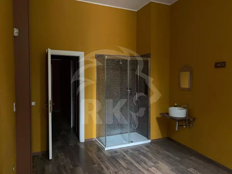 Immagine 5 di Locale commerciale in affitto  in Via Sant'Isaia 34a a Bologna