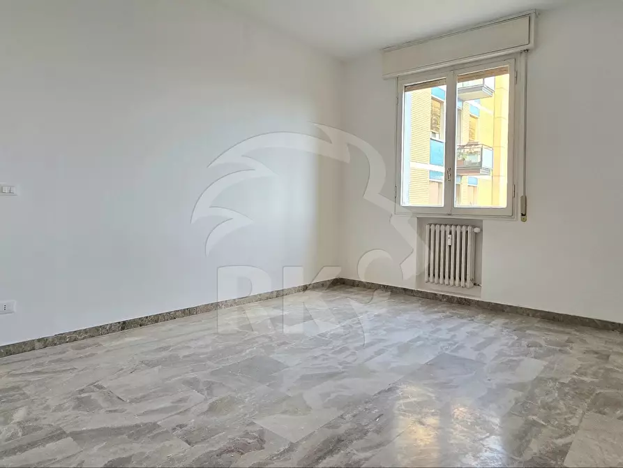 Immagine 6 di Pentalocale in affitto  a Bologna