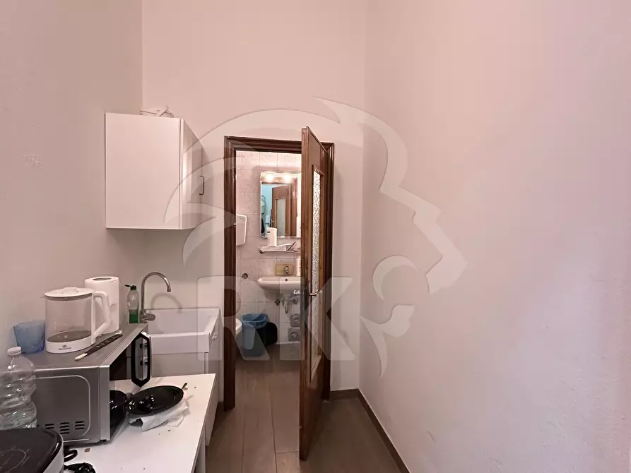 Immagine 27 di Locale commerciale in affitto  in Via Riva di Reno 56 a Bologna