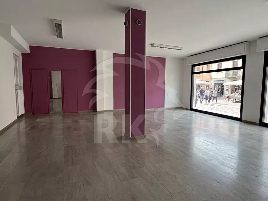 Immagine 10 di Locale commerciale in vendita  a Ferrara