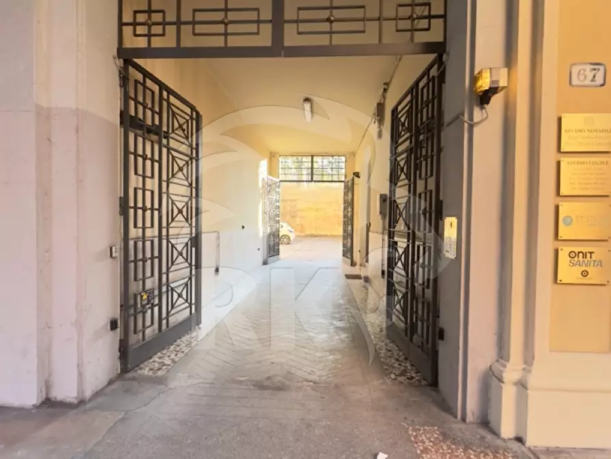 Immagine 3 di Magazzino in vendita  in Via dell'Indipendenza 67 a Bologna