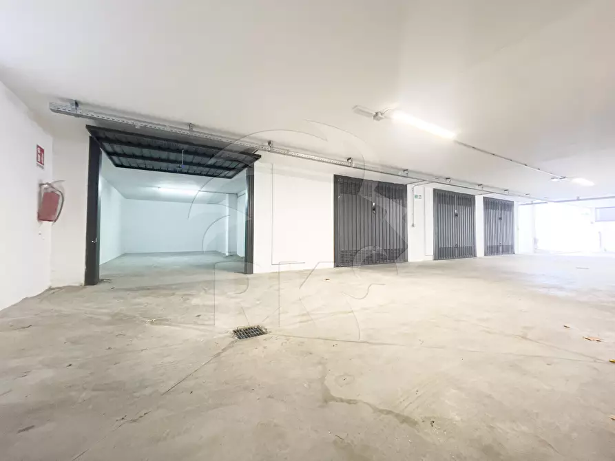 Immagine 24 di Locale commerciale in vendita  in Viale Cinque Martiri 12 a Mirandola