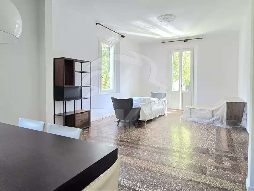 Immagine 1 di Pentalocale in affitto  a Bologna