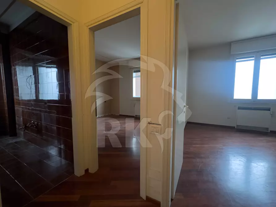 Immagine 12 di Quadrilocale in vendita  in Via Don Luigi Sturzo 37 a Bologna