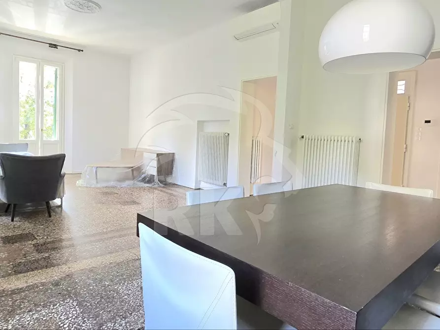 Immagine 3 di Pentalocale in affitto  a Bologna